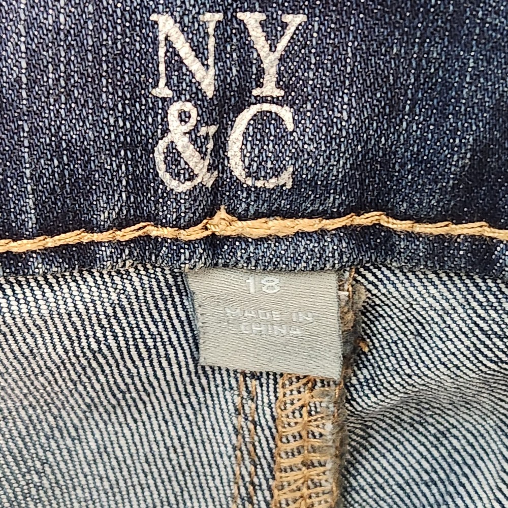 NWT New York & Co Dark Wash Low Rise Crop Straight Cuffed Capri Jeans Women 18 - Picture 6 of 9